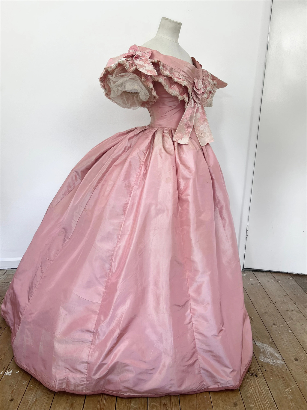 1850s 1860s Victorian Dancing  - Women'S Formal Wear For Wedding avaliação e preço